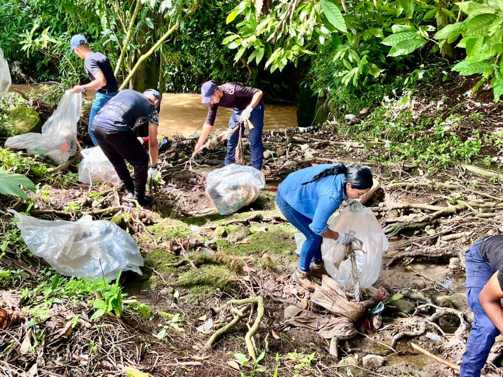 Bugaba realiza jornada ecológica para proteger sus quebradas